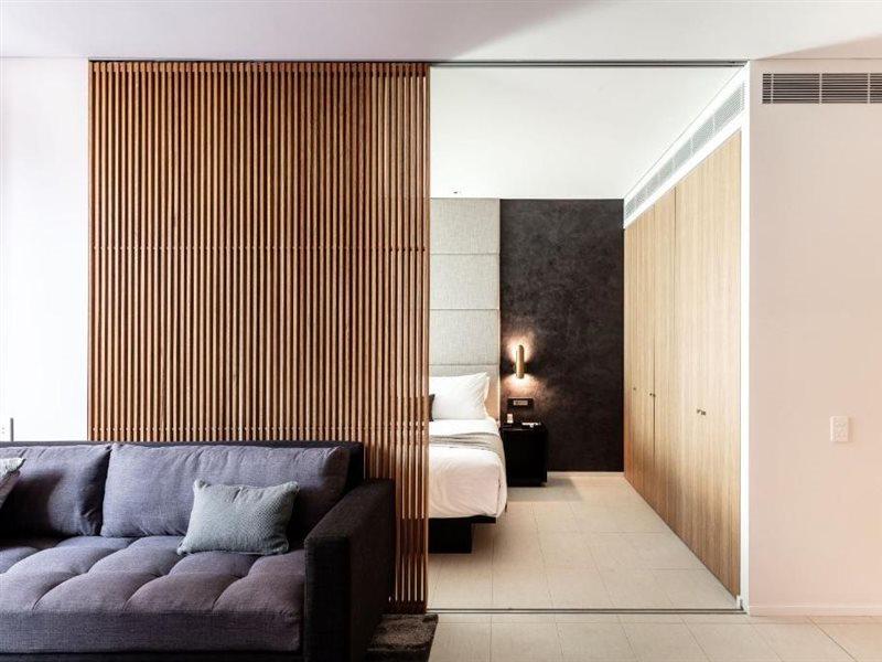 Skye Suites Sydney Zewnętrze zdjęcie A sliding door