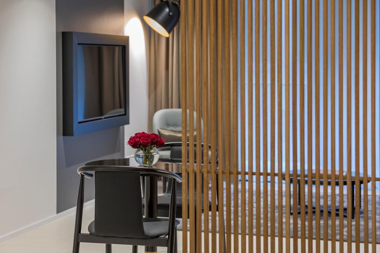 Skye Suites Sydney Zewnętrze zdjęcie A room divider